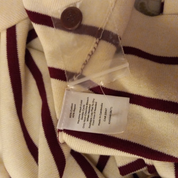 🏖️ Sweater Burgundy Striped  3 Button Shoulder long sleeve Large NWT - Picture 8 of 8